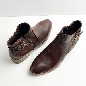 BARETRAPS Medley Brown Faux Leather Buckle Accent Side Zipper Ankle Booties 8.5